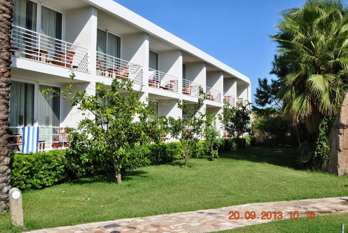 imagini hotel TITANIC LARA